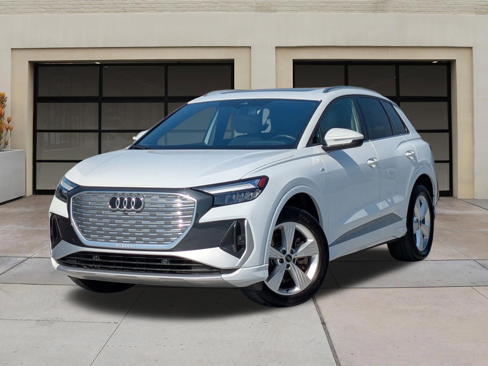Used 2024 Audi Q4 e-tron Premium Plus image 3