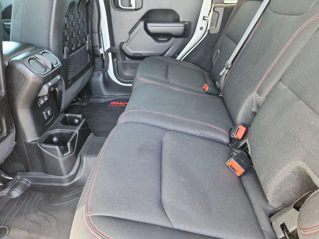 Used 2021 Jeep Wrangler Unlimited Rubicon w/ Cold Weather Group AWD/4WD image 17