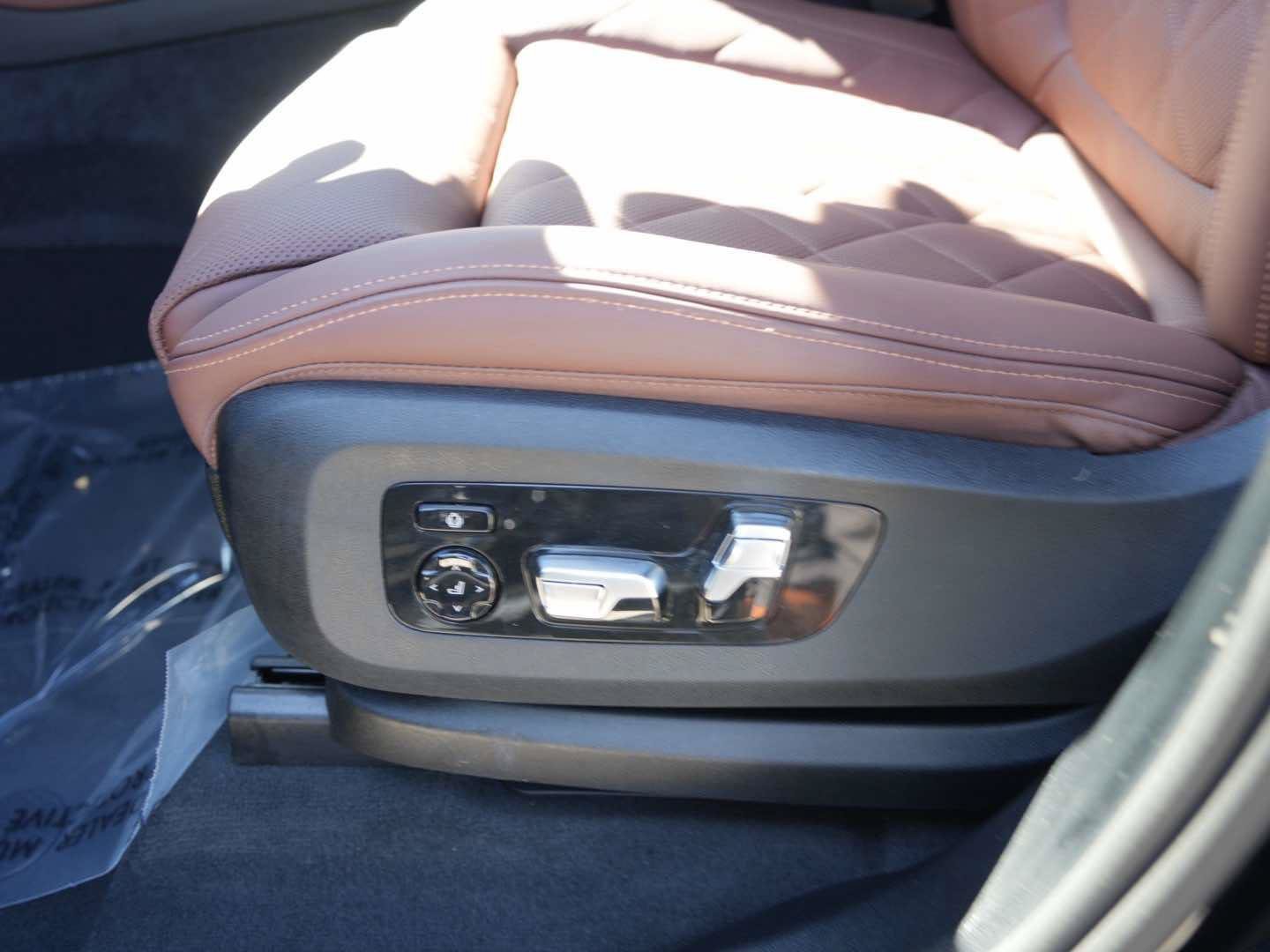 Used 2026 BMW X5 xDrive40i w/ M Sport Package AWD/4WD image 16
