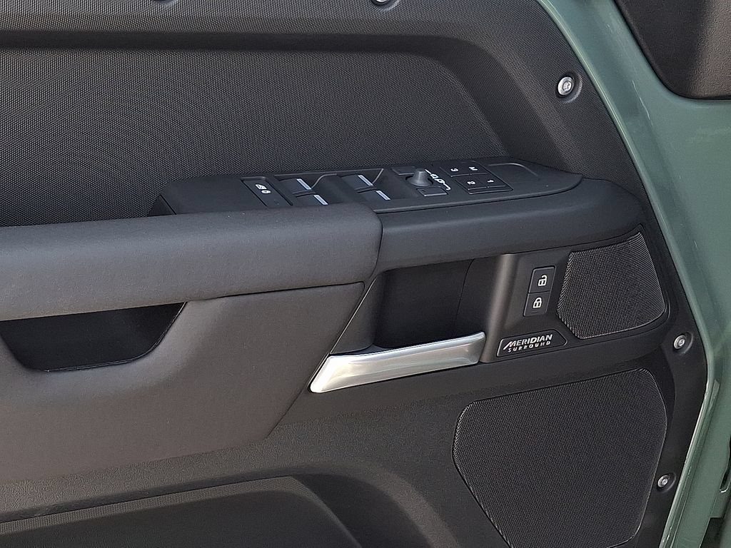 New 2026 Land Rover Defender 110 AWD/4WD image 8