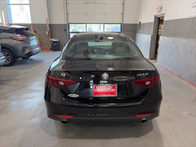 Used 2018 Alfa Romeo Giulia Ti AWD/4WD image 9
