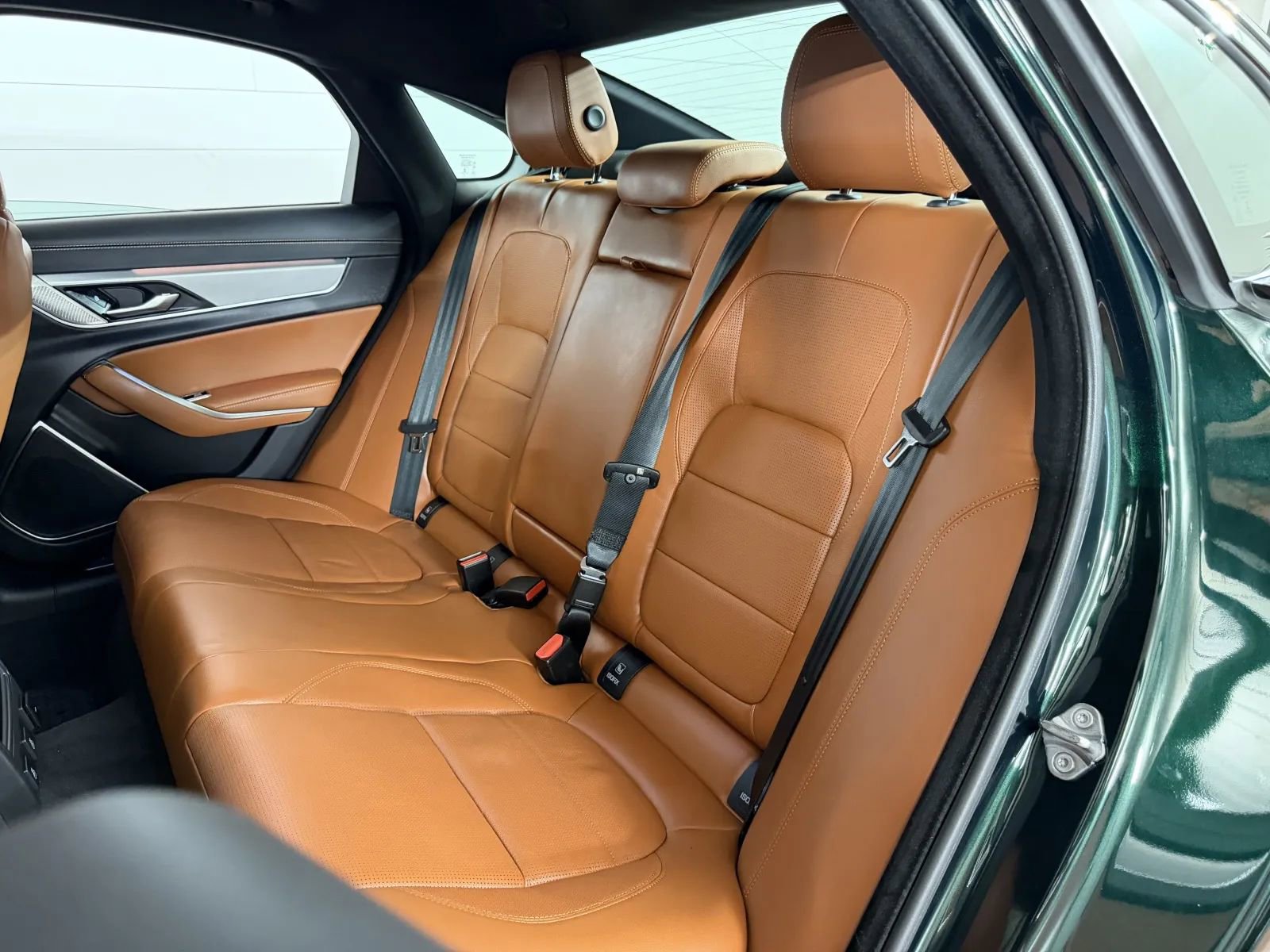 Used 2024 Jaguar XF R-Dynamic SE AWD/4WD image 36