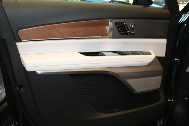 New 2027 Cadillac Vistiq Luxury AWD/4WD image 13
