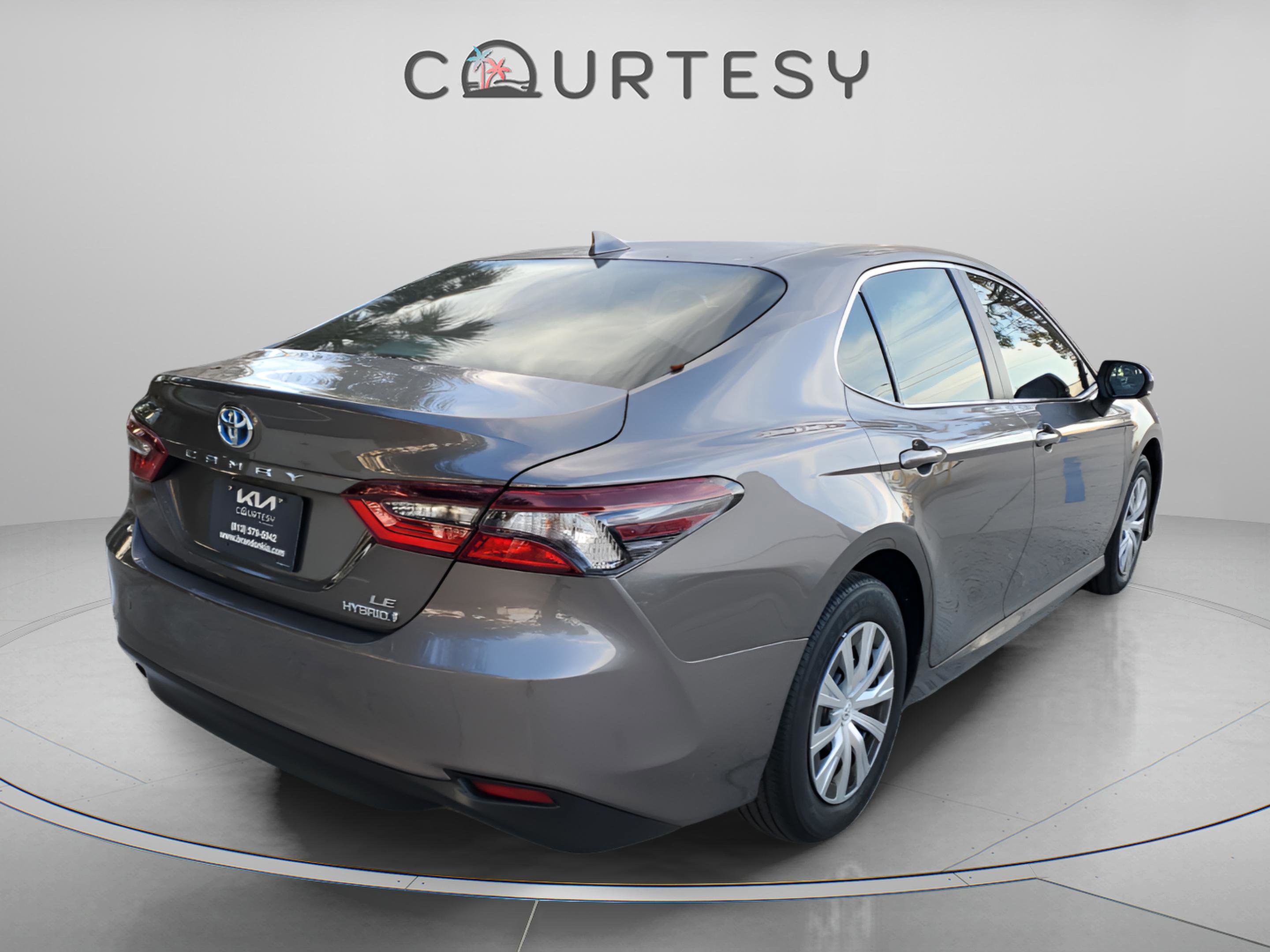 Used 2022 Toyota Camry LE image 5