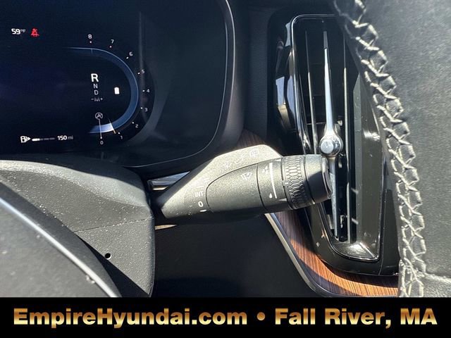 Used 2023 Volvo XC60 B5 Plus image 32