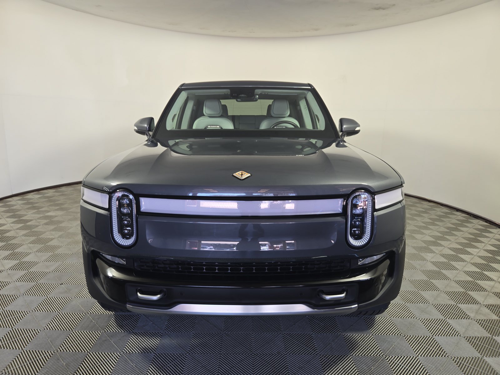 Used 2024 Rivian R1T Adventure Dual AWD/4WD image 8