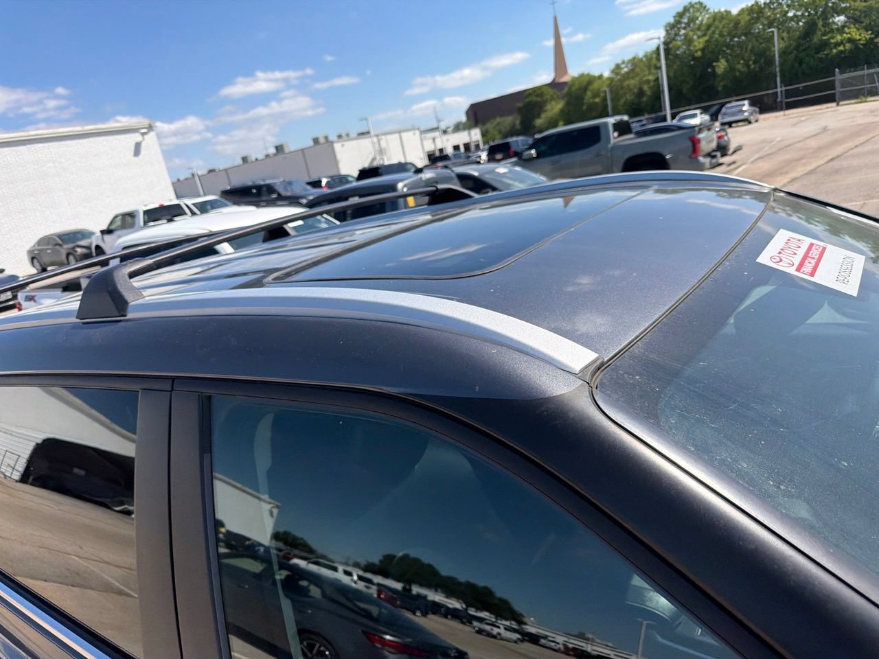 Used 2023 Toyota Highlander XLE FWD image 4