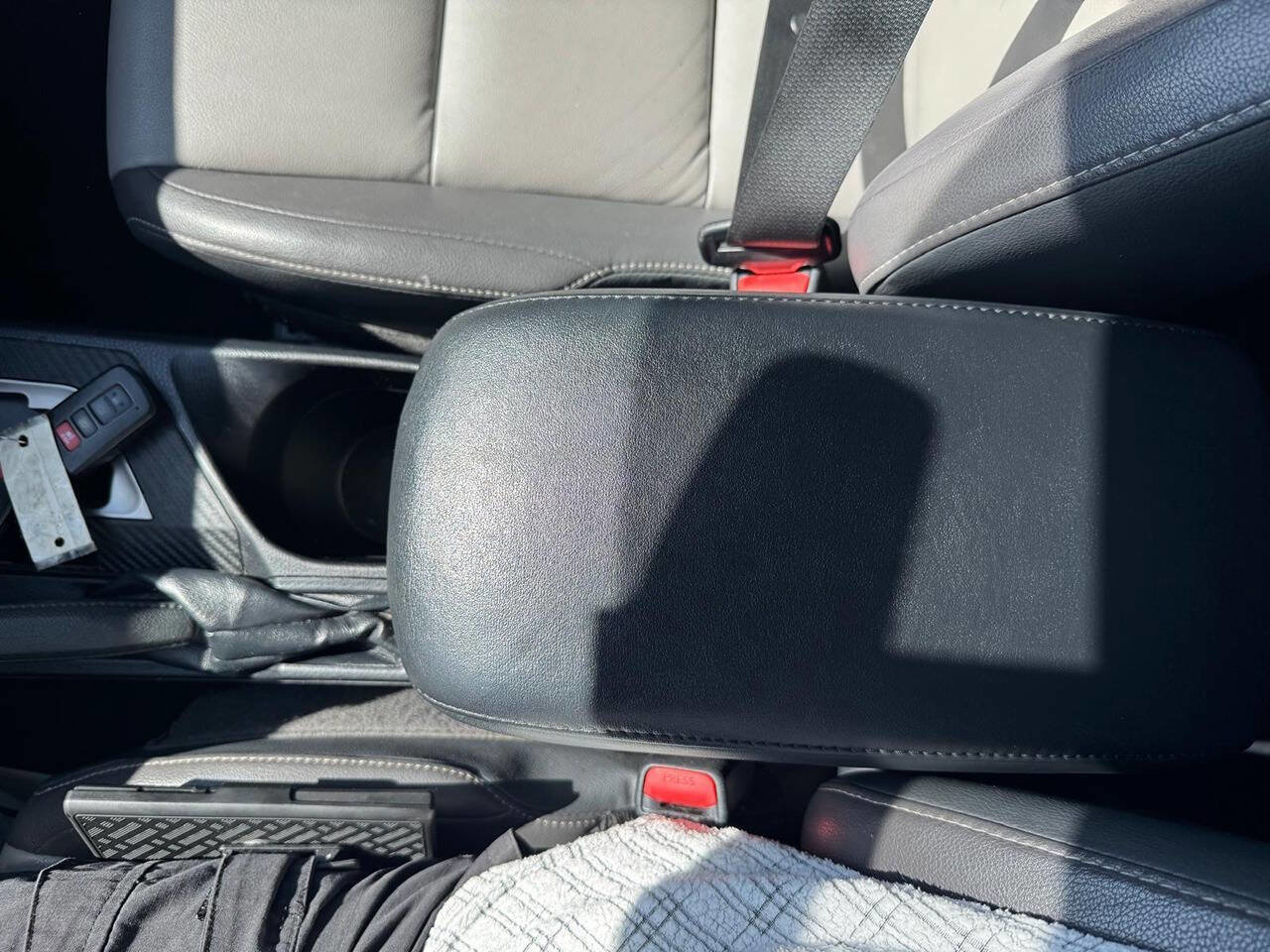 Used 2015 Toyota RAV4 Limited image 25