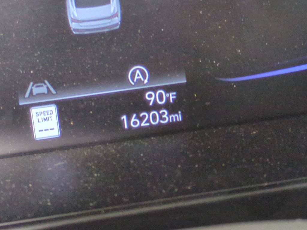 Used 2025 Hyundai Elantra SE FWD image 33