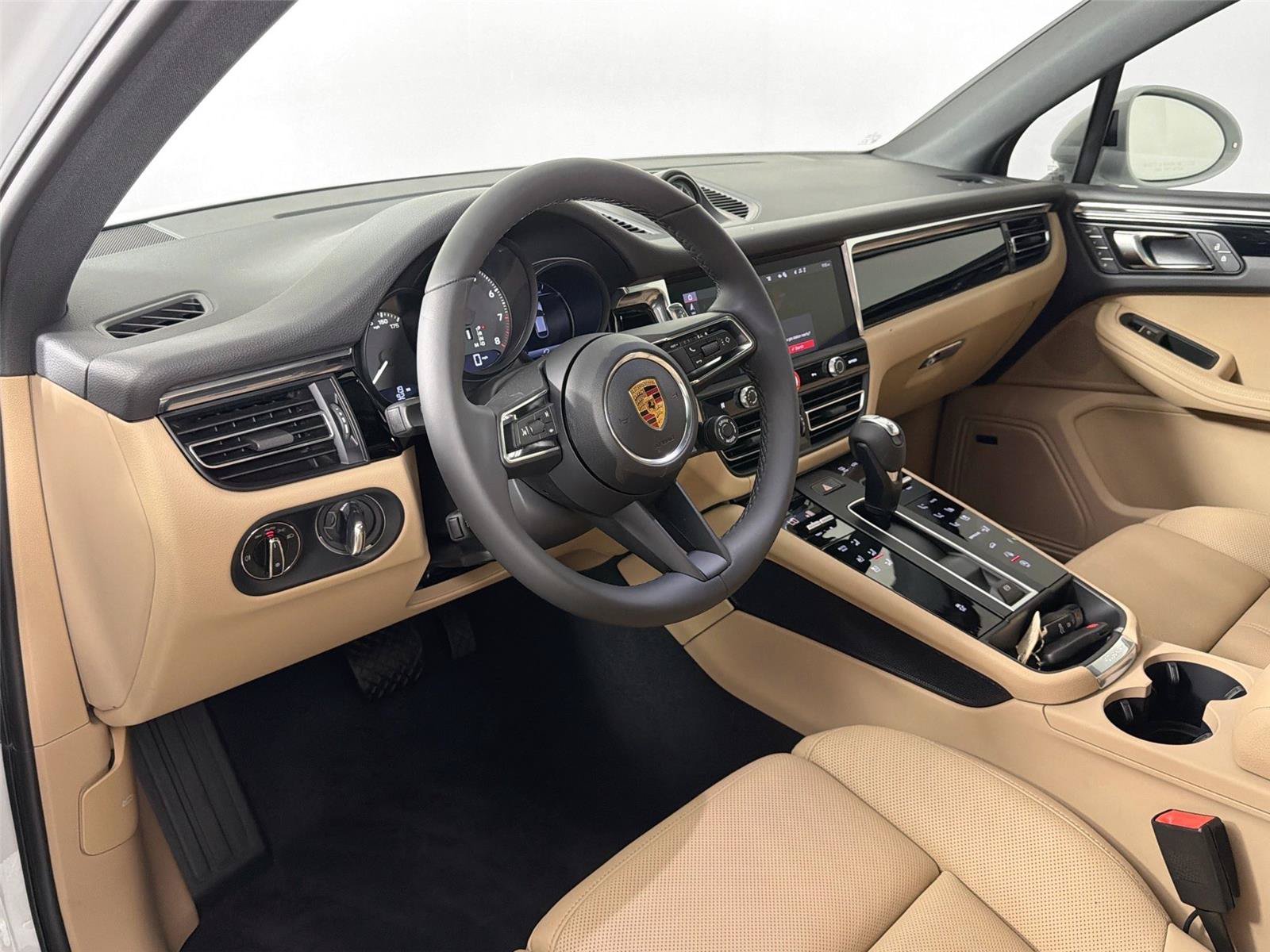 Certified 2026 Porsche Macan Turbo AWD/4WD image 4