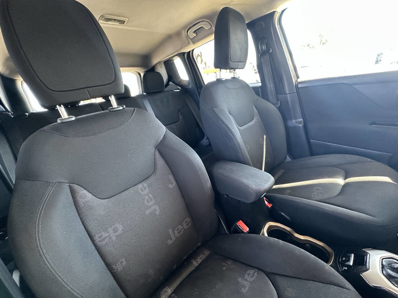 Used 2015 Jeep Renegade Latitude image 21