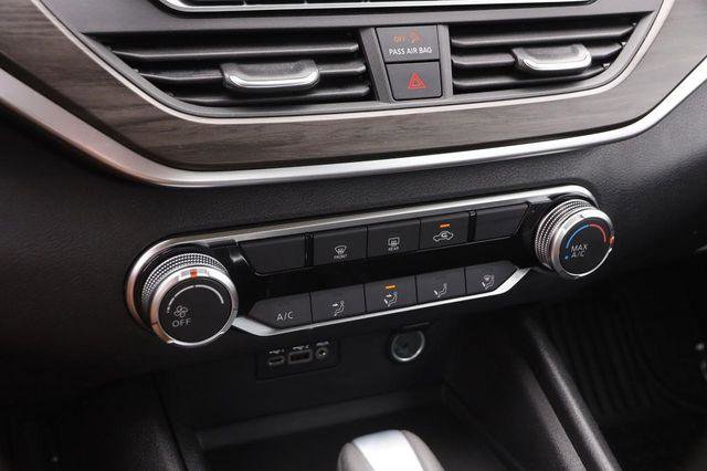 Used 2025 Nissan Altima 2.5 SV FWD image 16