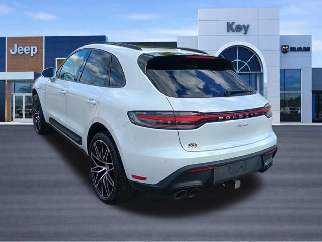 Used 2025 Porsche Macan AWD/4WD image 3