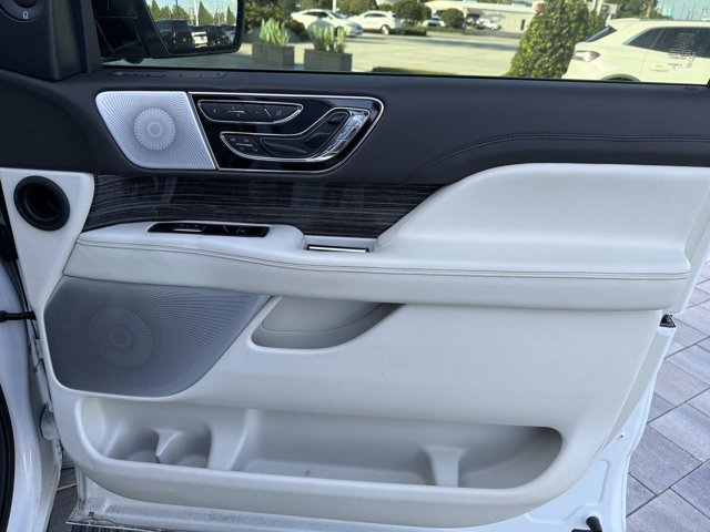 Used 2020 Lincoln Navigator Black Label w/ Cargo Convenience Package AWD/4WD image 18