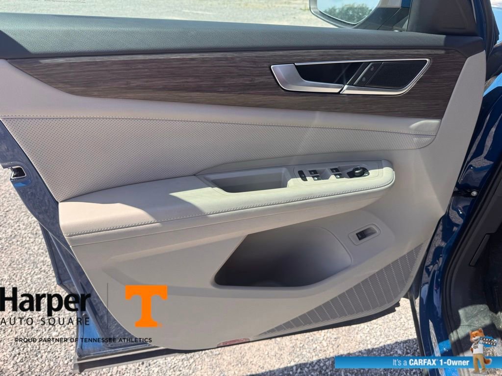 Used 2025 Volkswagen Atlas SEL AWD/4WD image 19