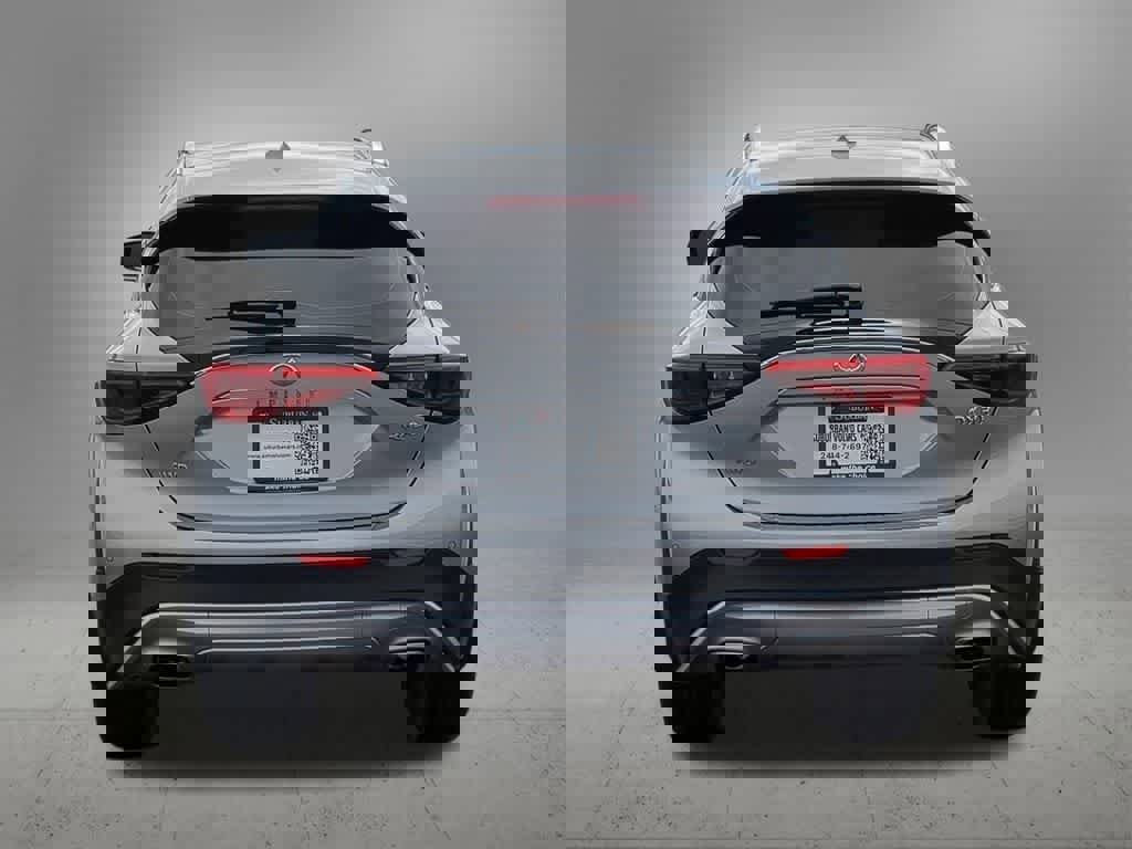 Used 2018 INFINITI QX30 ESSENTIAL image 5