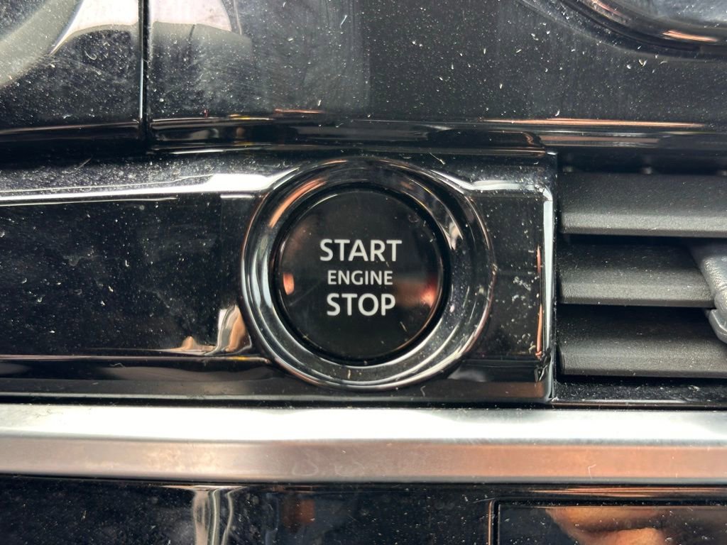 Used 2025 Nissan Pathfinder SV AWD/4WD image 30