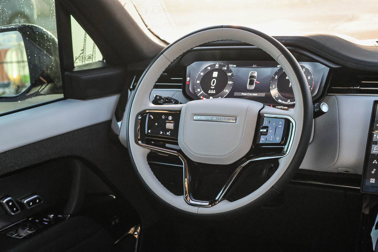 Used 2025 Land Rover Range Rover Sport Dynamic SE image 25