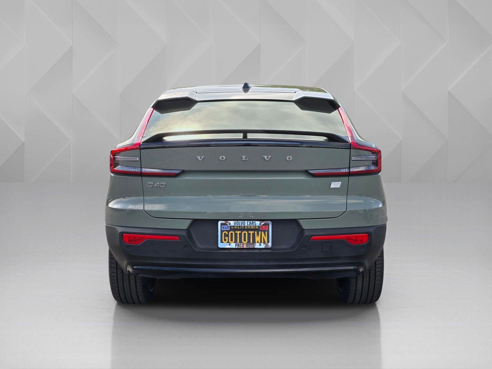 Certified 2023 Volvo C40 P8 Recharge Ultimate w/ Protection Package Premier image 5