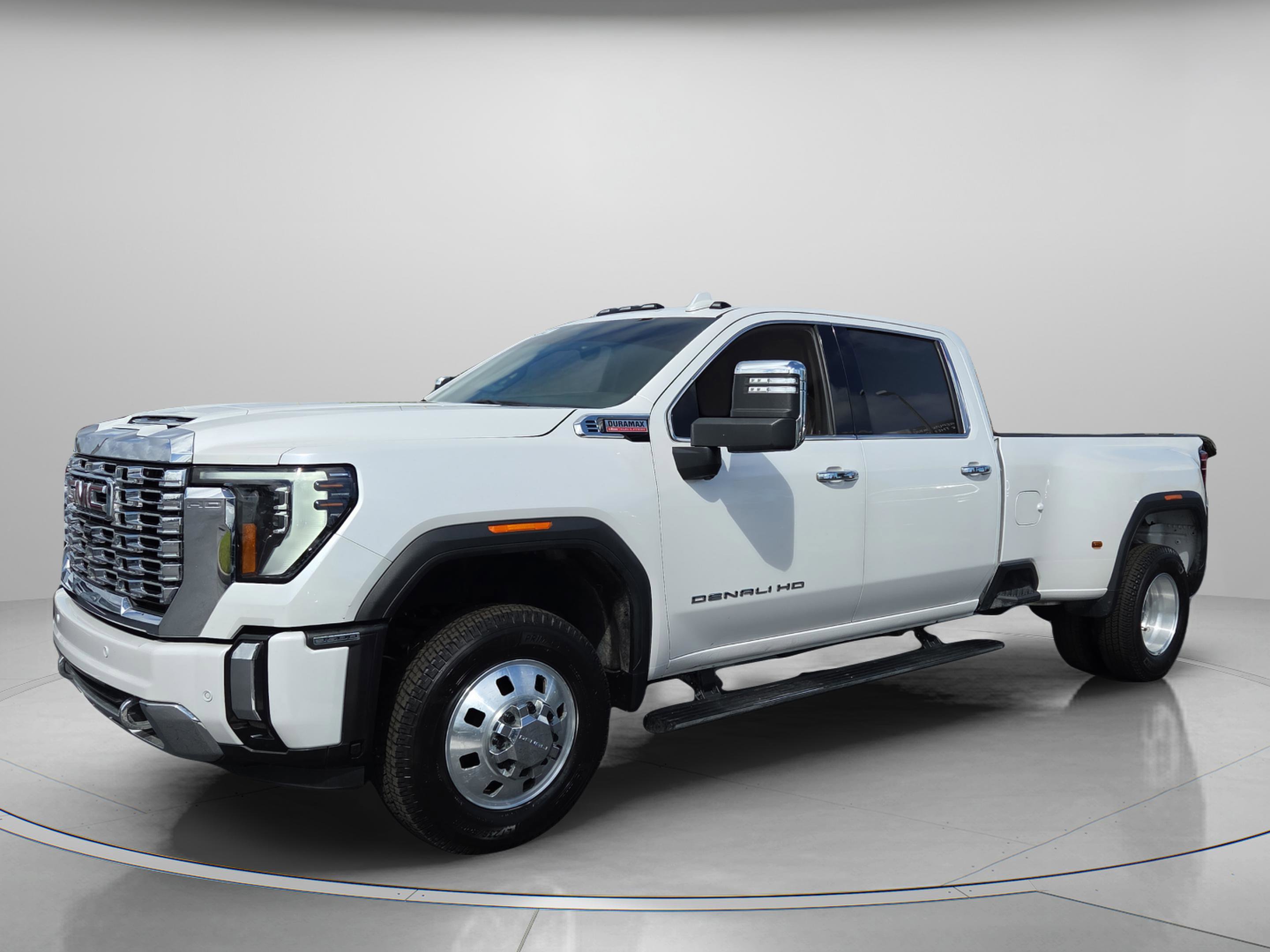 Used 2024 GMC Sierra 3500 Denali w/ Denali Reserve Package image 2