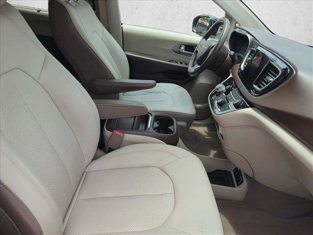 Used 2018 Chrysler Pacifica Touring-L w/ Advanced Safetytec Group FWD image 22