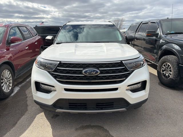 Used 2022 Ford Explorer XLT w/ Equipment Group 202A image 2