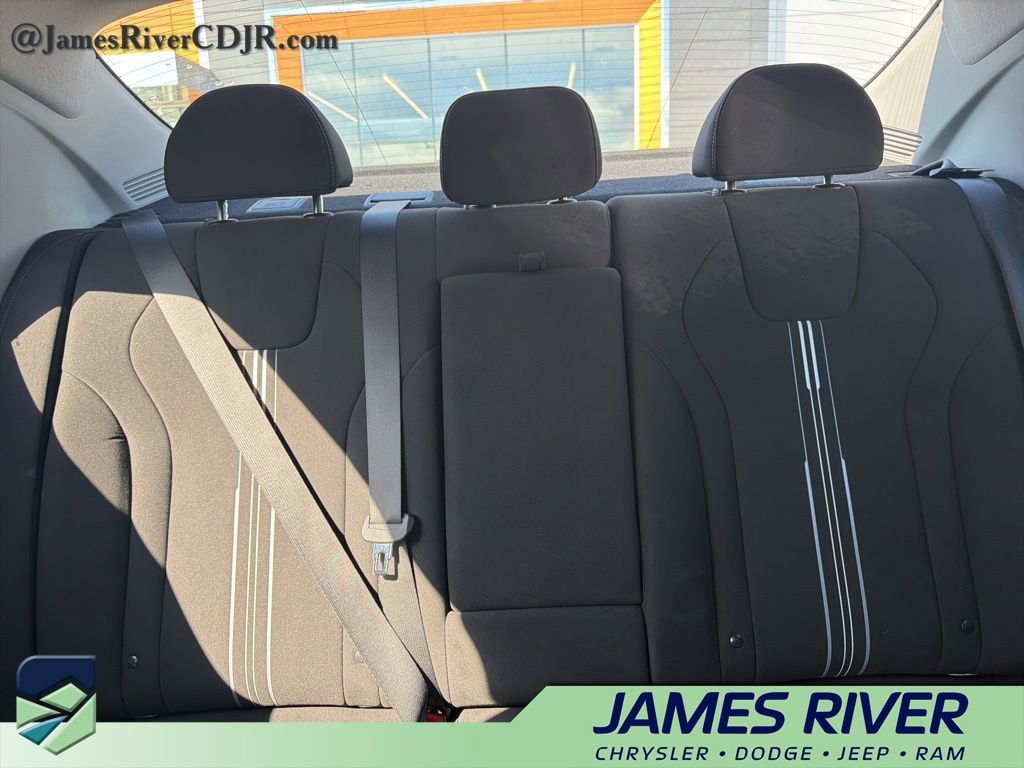 Used 2025 Hyundai Elantra SEL image 10