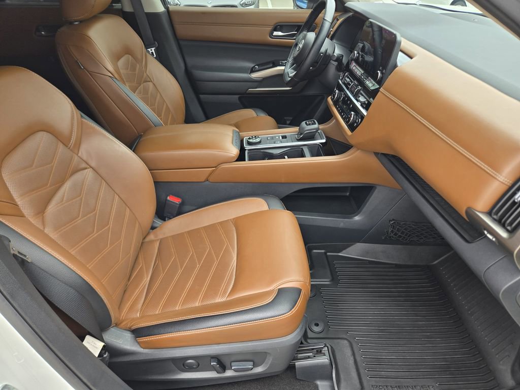 Used 2023 Nissan Pathfinder Platinum w/ Cargo Package AWD/4WD image 17