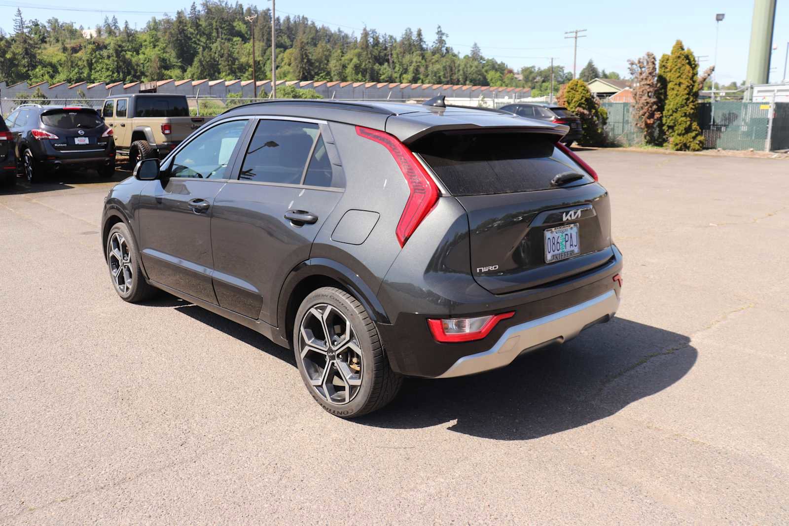 Used 2023 Kia Niro EX Touring FWD image 7
