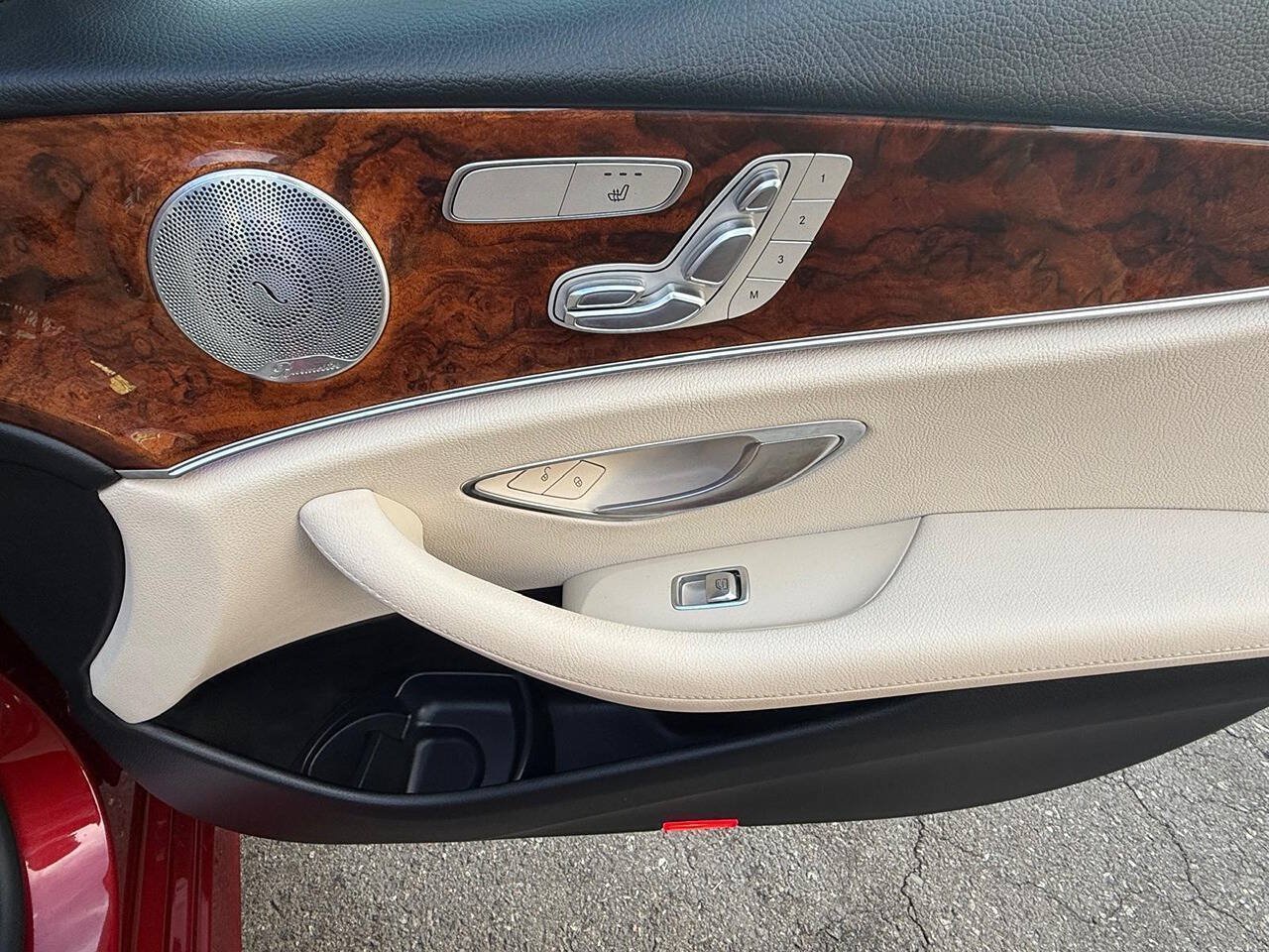 Used 2017 Mercedes-Benz E 300 4MATIC image 10