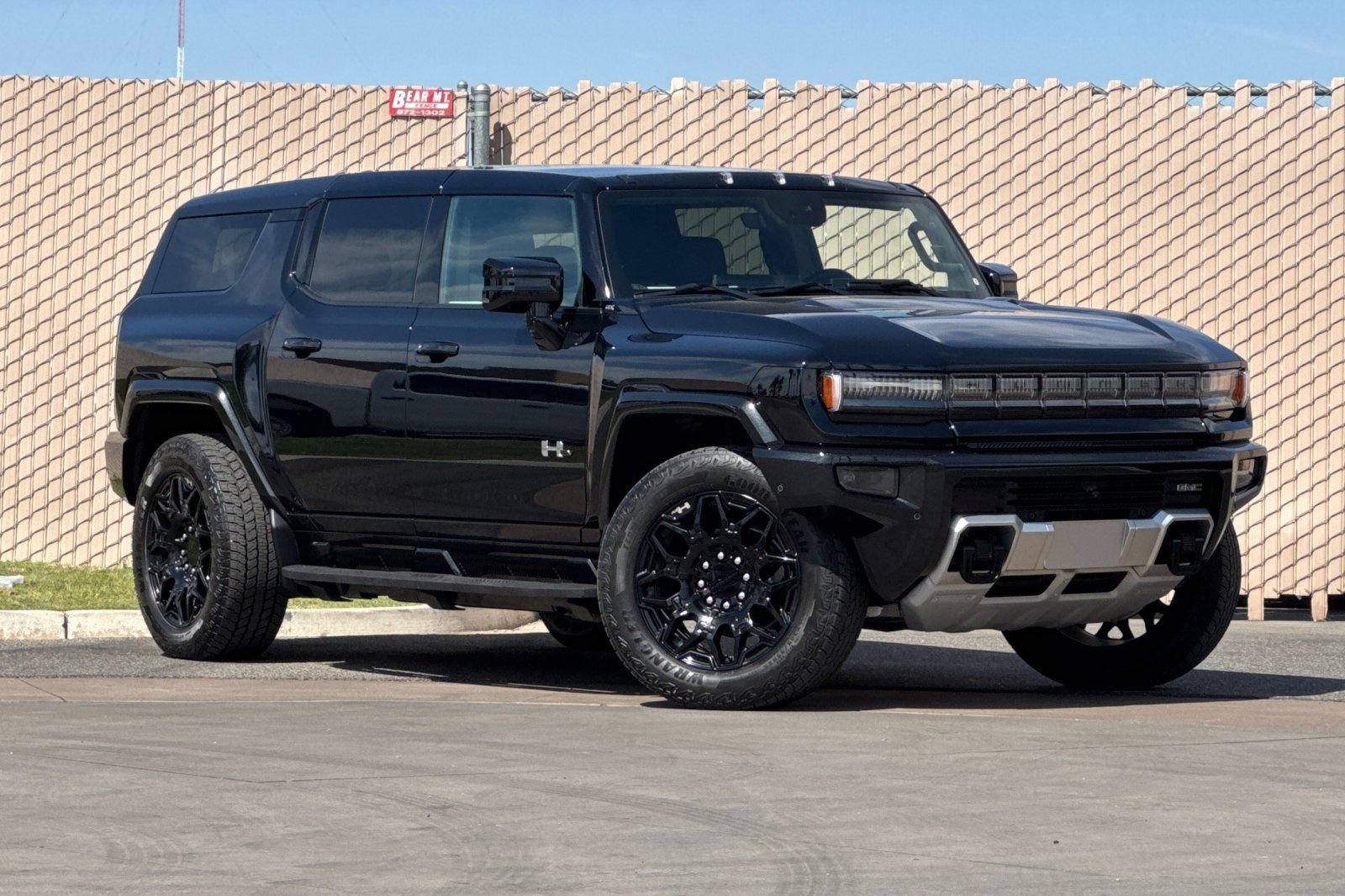 Certified 2024 GMC Hummer EV 2X w/ LPO, Illumination Package AWD/4WD image 2