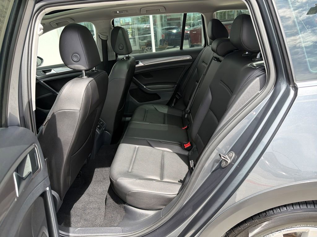 Used 2017 Volkswagen Golf Alltrack SE AWD/4WD image 12