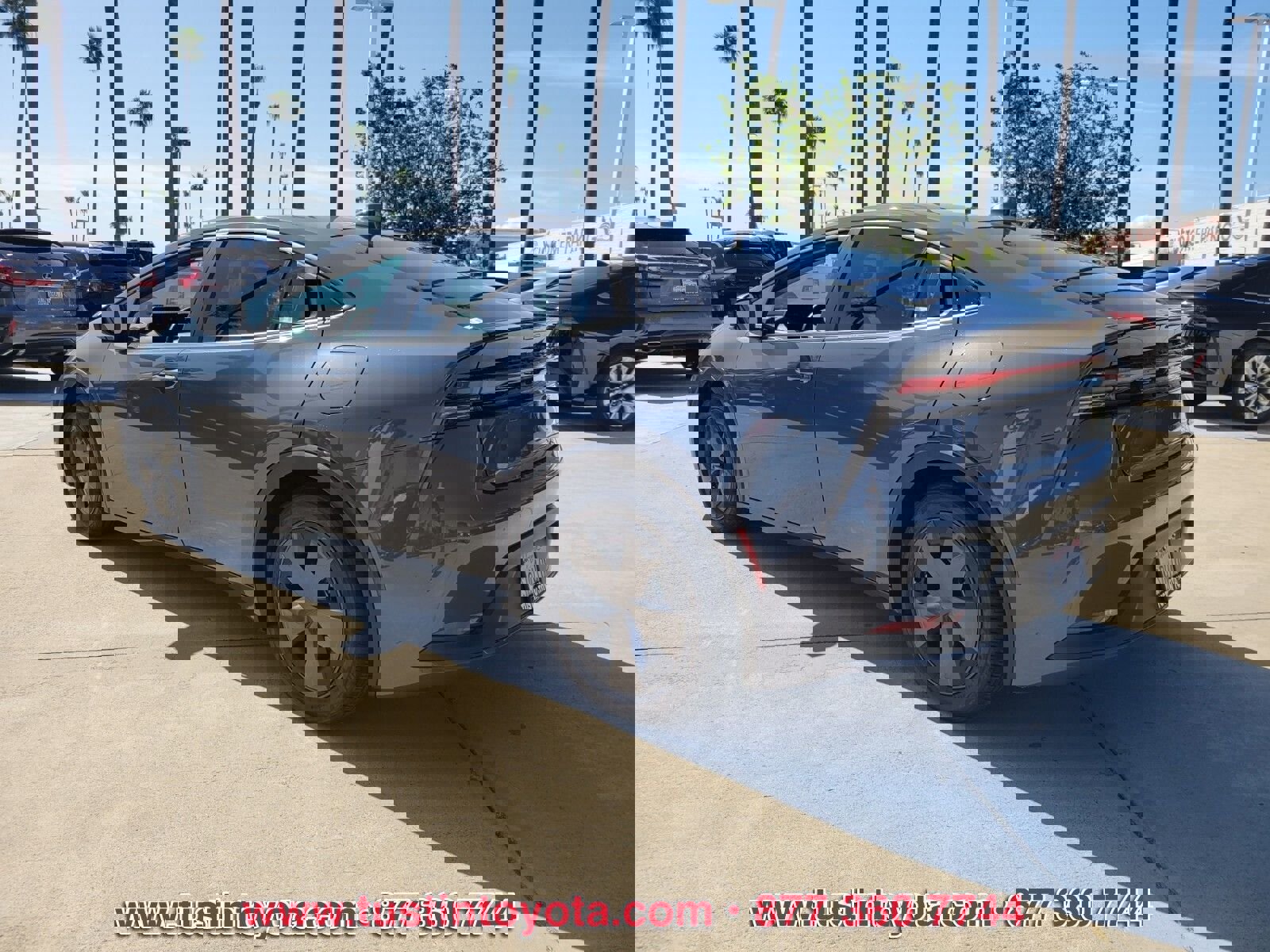 Used 2024 Toyota Prius LE FWD image 6