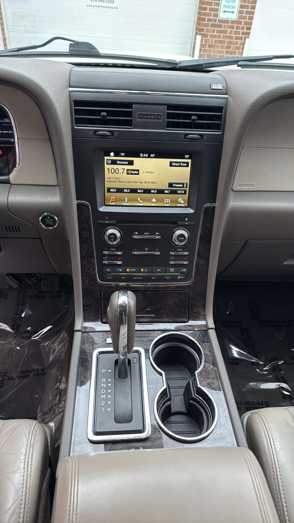 Used 2016 Lincoln Navigator Select image 25