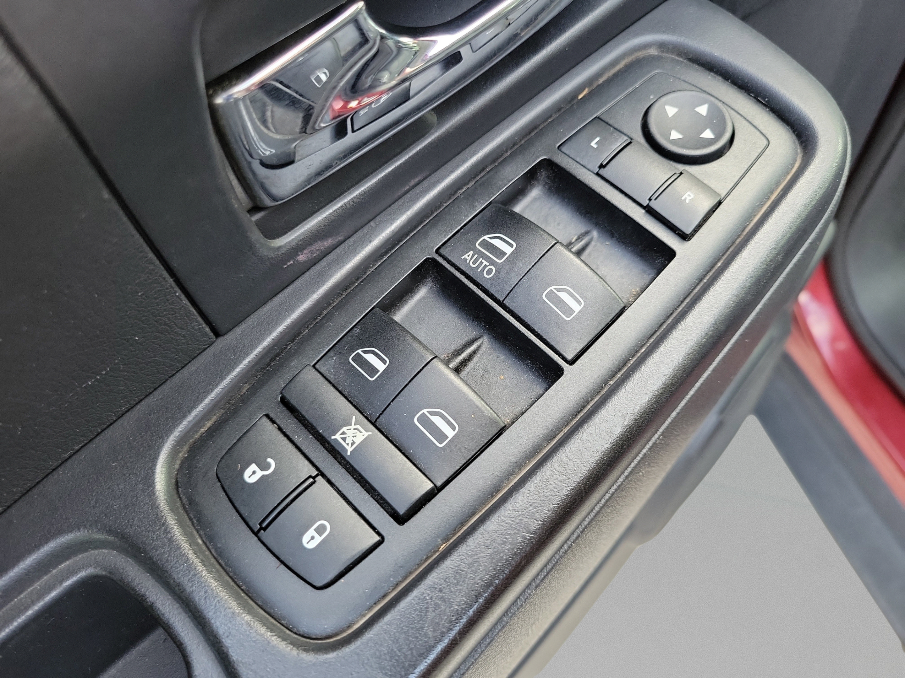 Used 2012 Jeep Liberty Sport AWD/4WD image 13