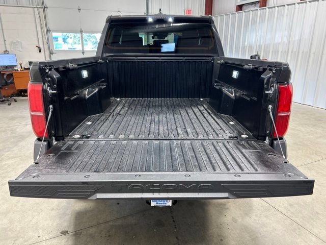 Used 2025 Toyota Tacoma SR5 AWD/4WD image 19