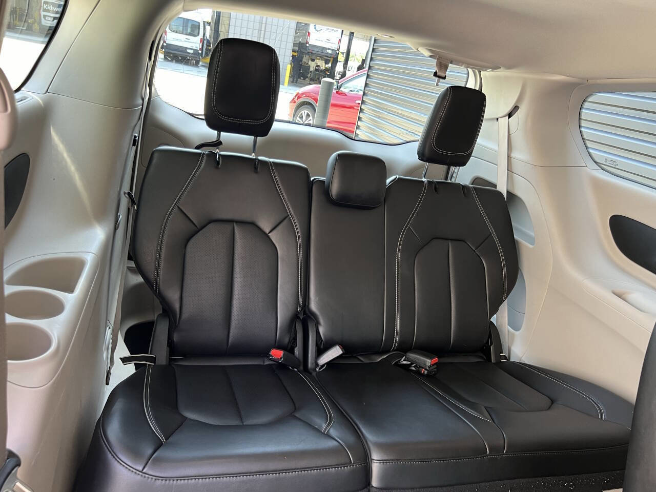 Used 2024 Chrysler Pacifica Touring-L FWD image 20