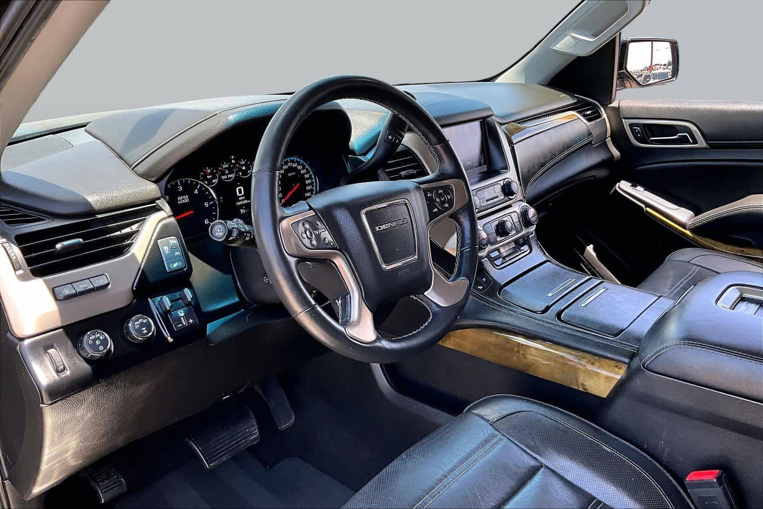 Used 2017 GMC Yukon Denali AWD/4WD image 17