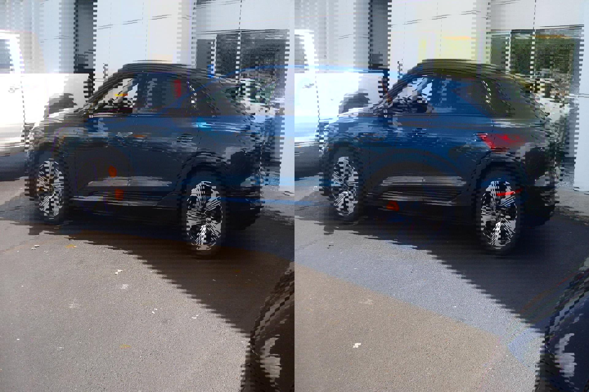 Used 2022 Audi e-tron Premium Plus image 6