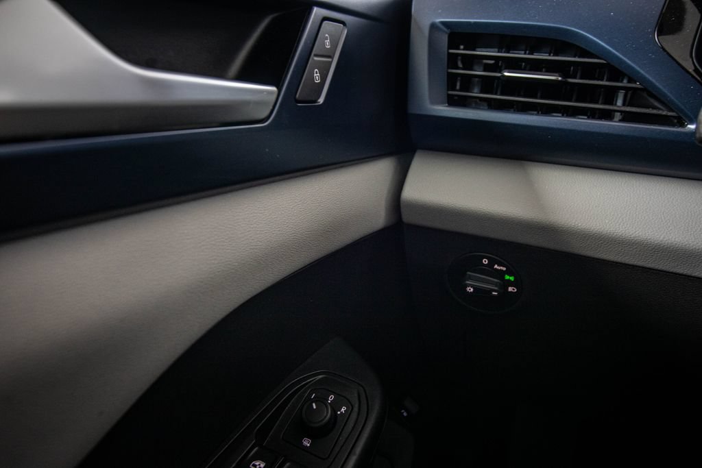 Certified 2023 Volkswagen Taos SE w/ Panoramic Sunroof Package FWD image 32