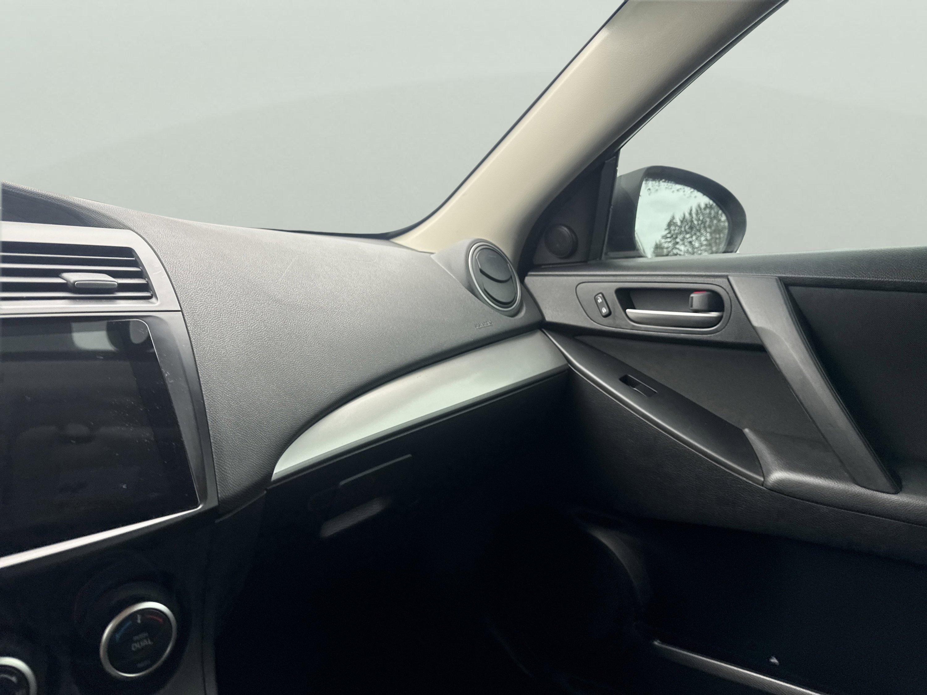 Used 2013 MAZDA MAZDA3 i Touring FWD image 18