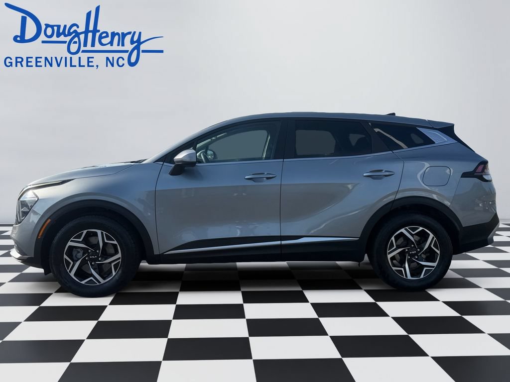 Used 2023 Kia Sportage LX FWD image 2