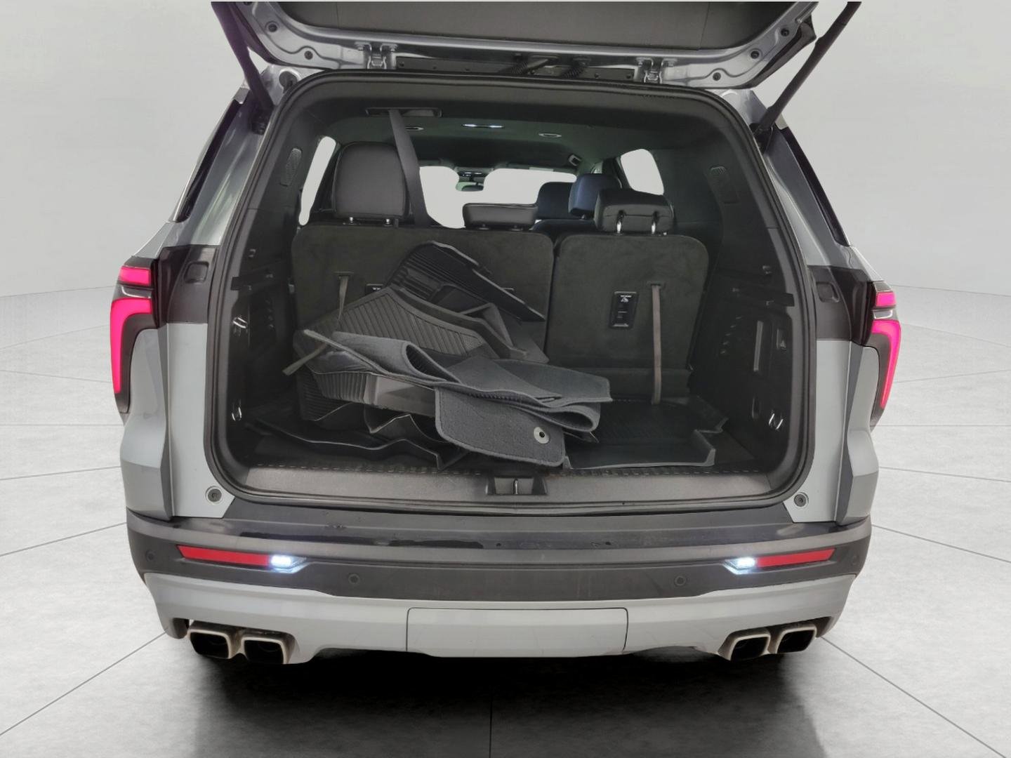 Used 2025 Chevrolet Traverse LT w/ LPO, Floor Liner Package image 16