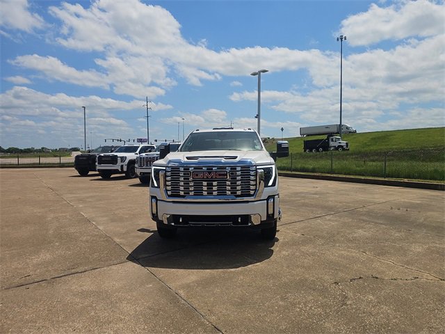 New 2025 GMC Sierra 3500 Denali w/ Denali Reserve Package image 2