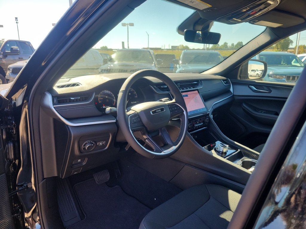 New 2027 Jeep Grand Cherokee Laredo X AWD/4WD image 13