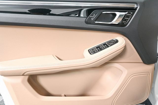 Used 2025 Porsche Macan image 6
