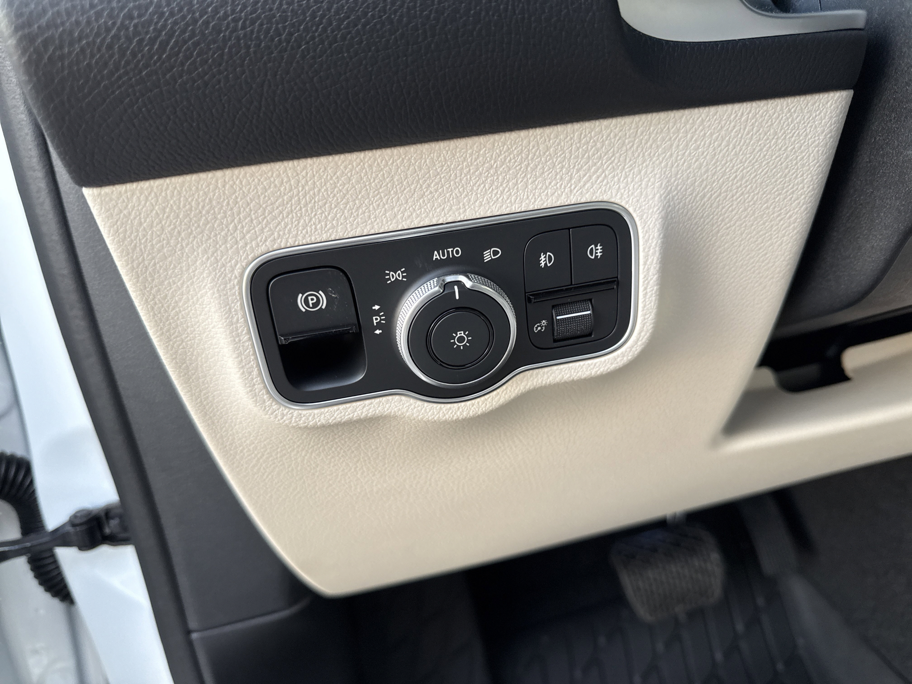 New 2026 Mercedes-Benz GLB 250 image 21