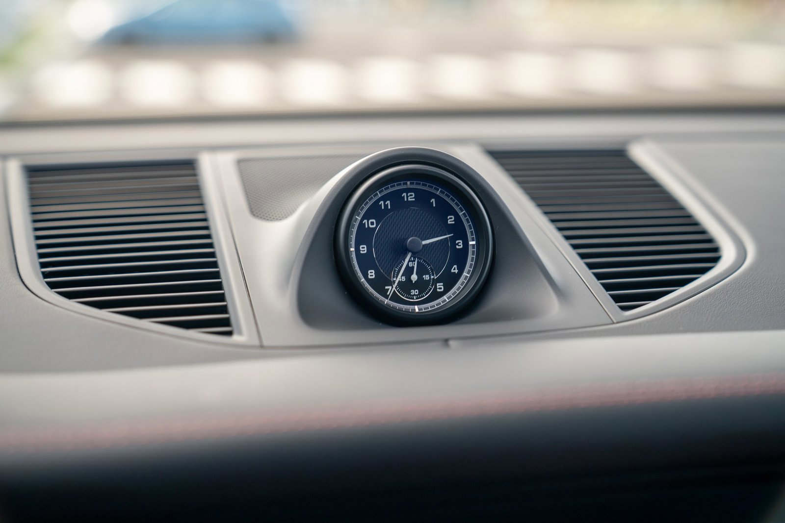 Used 2025 Porsche Macan image 17