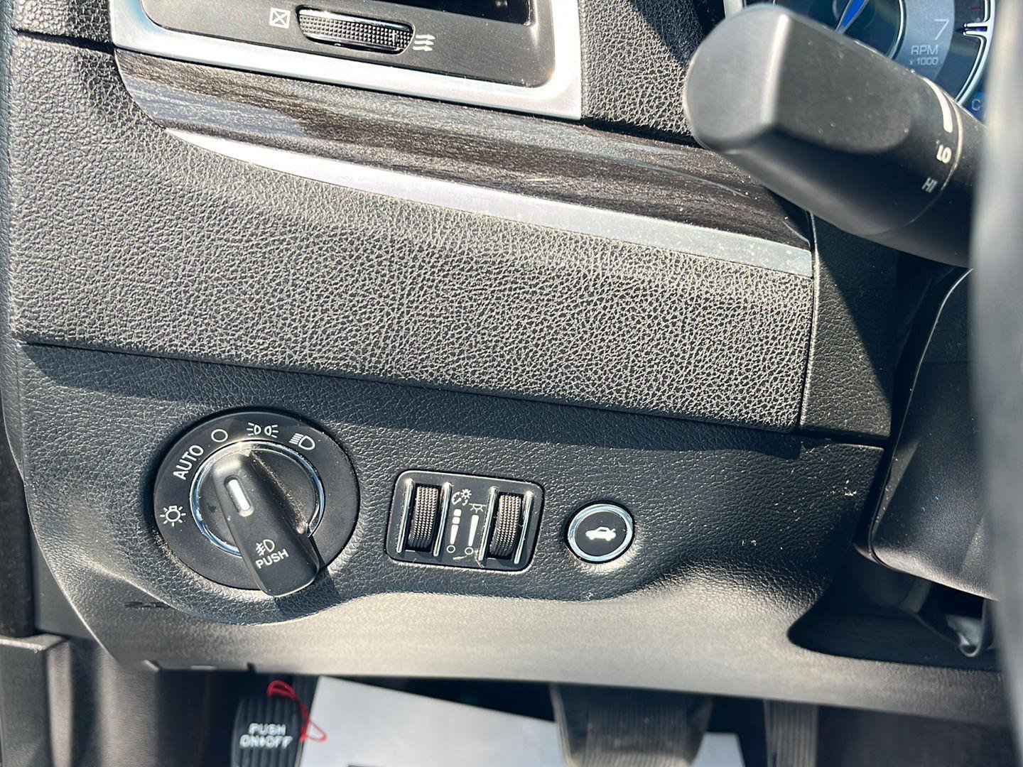 Used 2017 Chrysler 300 Limited w/ Value Package RWD image 13