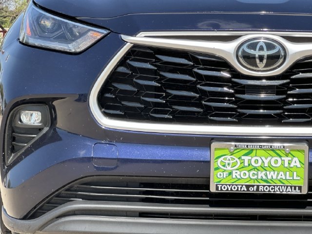 Used 2021 Toyota Highlander XLE AWD/4WD image 8